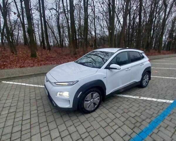 Білий Хендай Kona, об'ємом двигуна 0 л та пробігом 93 тис. км за 18950 $, фото 13 на Automoto.ua