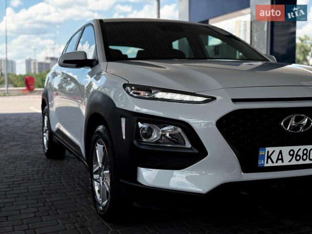 Белый Хендай Kona, объемом двигателя 2 л и пробегом 115 тыс. км за 15700 $, фото 1 на Automoto.ua
