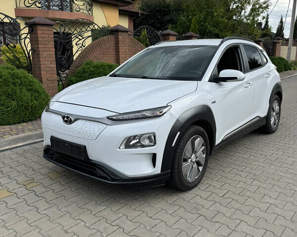 Білий Хендай Kona, об'ємом двигуна 0 л та пробігом 120 тис. км за 16700 $, фото 1 на Automoto.ua