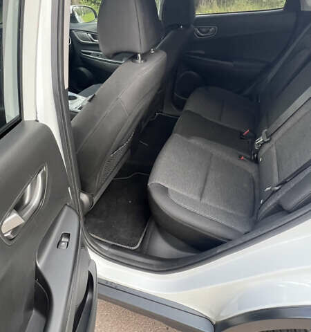 Білий Хендай Kona, об'ємом двигуна 0 л та пробігом 47 тис. км за 17300 $, фото 7 на Automoto.ua