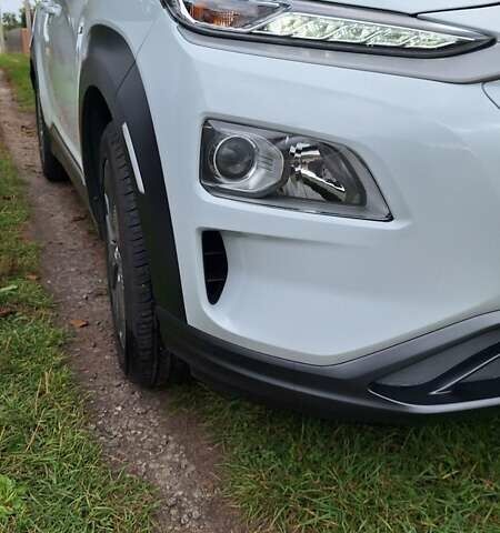 Белый Хендай Kona, объемом двигателя 0 л и пробегом 55 тыс. км за 16500 $, фото 14 на Automoto.ua