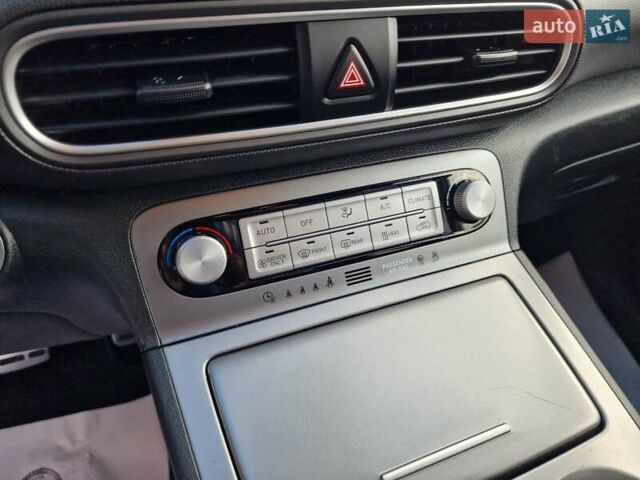 Белый Хендай Kona, объемом двигателя 0 л и пробегом 70 тыс. км за 16500 $, фото 32 на Automoto.ua