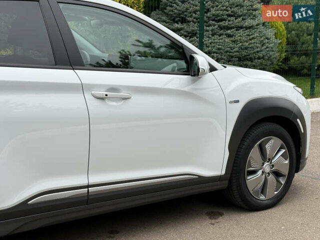 Білий Хендай Kona, об'ємом двигуна 0 л та пробігом 95 тис. км за 18150 $, фото 47 на Automoto.ua