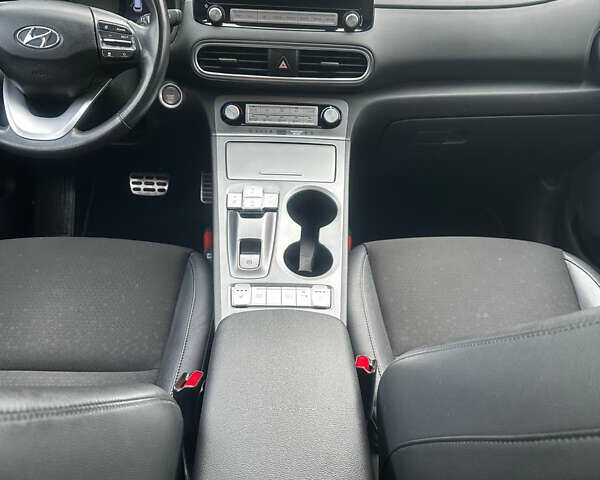 Белый Хендай Kona, объемом двигателя 0 л и пробегом 130 тыс. км за 19200 $, фото 17 на Automoto.ua