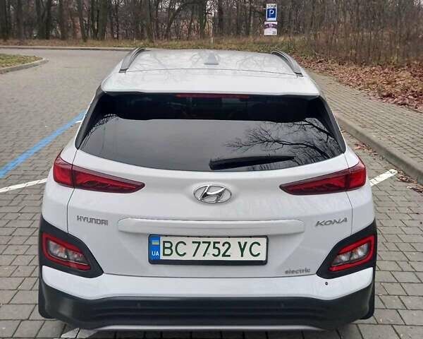 Білий Хендай Kona, об'ємом двигуна 0 л та пробігом 93 тис. км за 18950 $, фото 72 на Automoto.ua