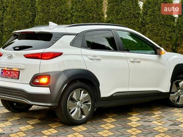 Белый Хендай Kona, объемом двигателя 0 л и пробегом 70 тыс. км за 17700 $, фото 9 на Automoto.ua