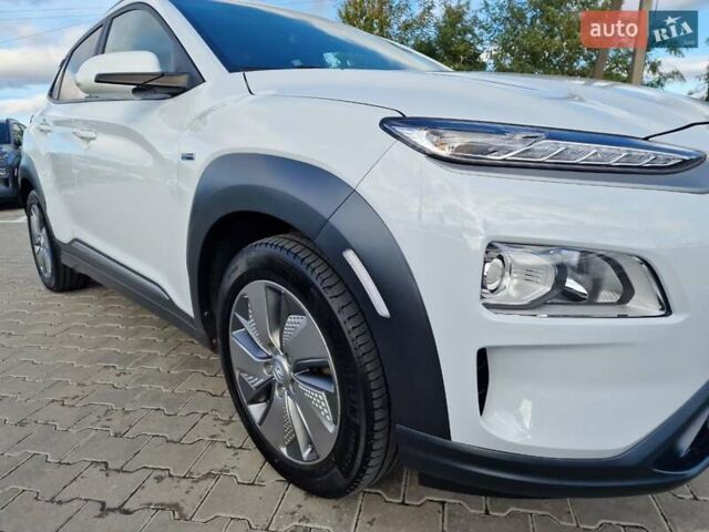 Белый Хендай Kona, объемом двигателя 0 л и пробегом 70 тыс. км за 16500 $, фото 6 на Automoto.ua