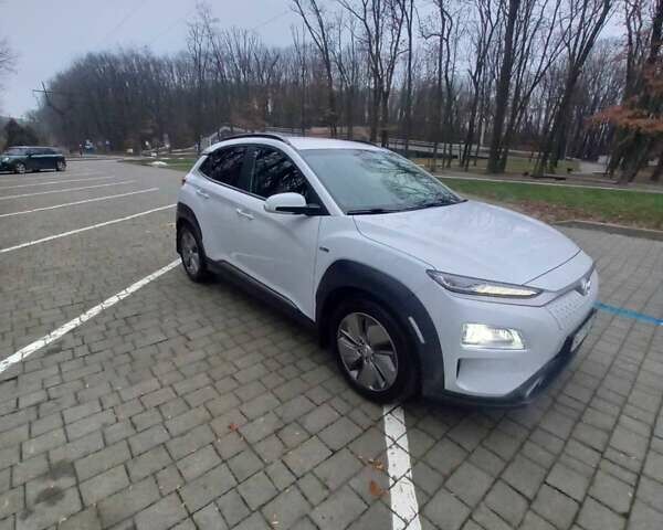 Білий Хендай Kona, об'ємом двигуна 0 л та пробігом 93 тис. км за 18950 $, фото 19 на Automoto.ua