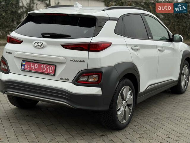 Білий Хендай Kona, об'ємом двигуна 0 л та пробігом 82 тис. км за 18500 $, фото 23 на Automoto.ua