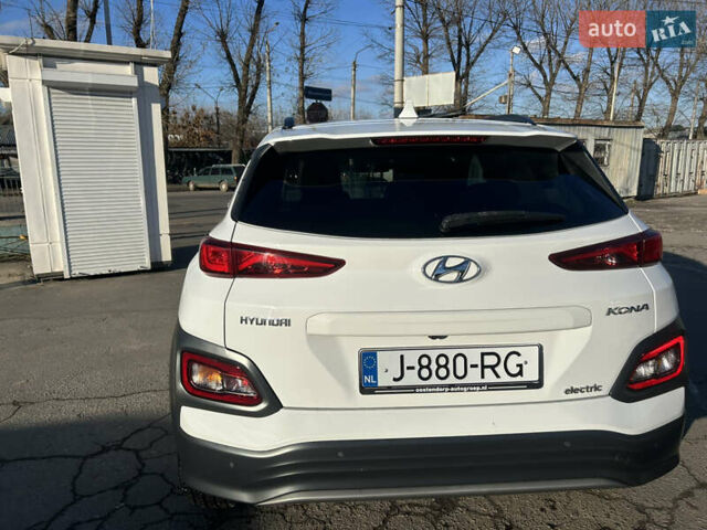 Белый Хендай Kona, объемом двигателя 0 л и пробегом 109 тыс. км за 16396 $, фото 8 на Automoto.ua