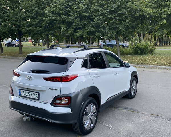 Белый Хендай Kona, объемом двигателя 0 л и пробегом 64 тыс. км за 18900 $, фото 4 на Automoto.ua