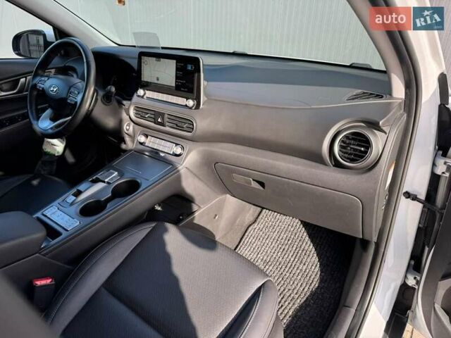 Белый Хендай Kona, объемом двигателя 0 л и пробегом 71 тыс. км за 18900 $, фото 16 на Automoto.ua
