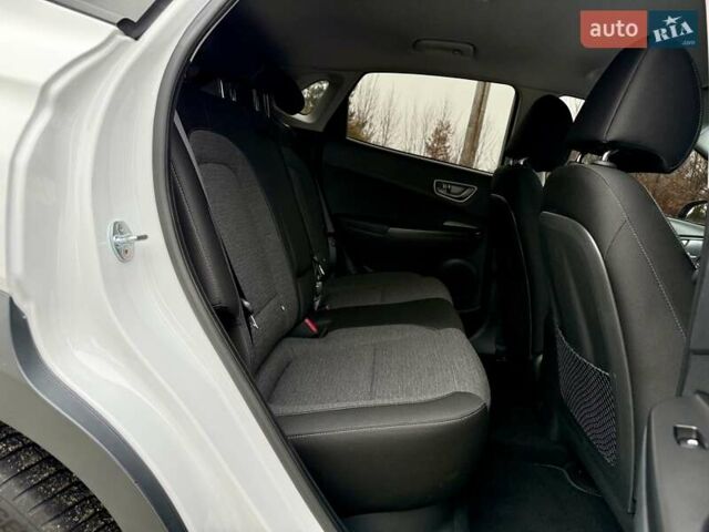 Белый Хендай Kona, объемом двигателя 0 л и пробегом 115 тыс. км за 17250 $, фото 85 на Automoto.ua