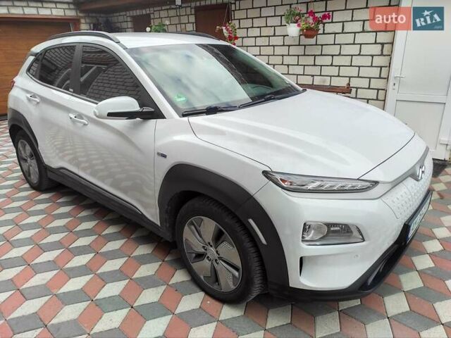 Белый Хендай Kona, объемом двигателя 0 л и пробегом 149 тыс. км за 17400 $, фото 10 на Automoto.ua