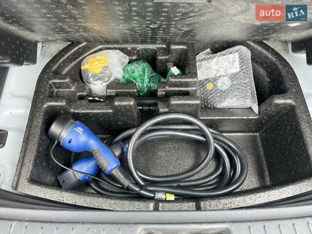 Білий Хендай Kona, об'ємом двигуна 0 л та пробігом 110 тис. км за 17300 $, фото 9 на Automoto.ua