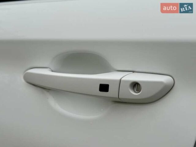 Белый Хендай Kona, объемом двигателя 0 л и пробегом 115 тыс. км за 17250 $, фото 36 на Automoto.ua