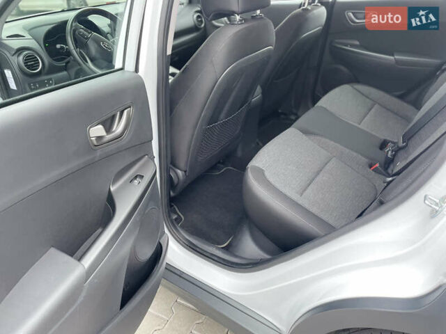 Білий Хендай Kona, об'ємом двигуна 0 л та пробігом 110 тис. км за 17300 $, фото 12 на Automoto.ua