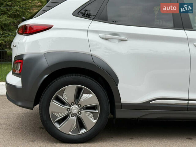 Білий Хендай Kona, об'ємом двигуна 0 л та пробігом 95 тис. км за 18150 $, фото 42 на Automoto.ua