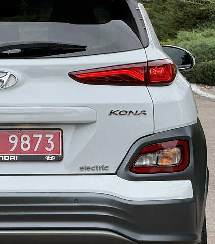 Білий Хендай Kona, об'ємом двигуна 0 л та пробігом 95 тис. км за 18150 $, фото 12 на Automoto.ua