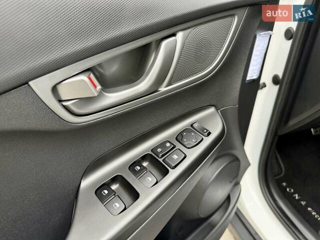 Белый Хендай Kona, объемом двигателя 0 л и пробегом 115 тыс. км за 17250 $, фото 42 на Automoto.ua
