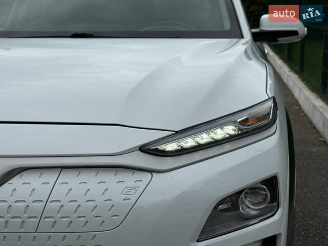Білий Хендай Kona, об'ємом двигуна 0 л та пробігом 95 тис. км за 18150 $, фото 10 на Automoto.ua