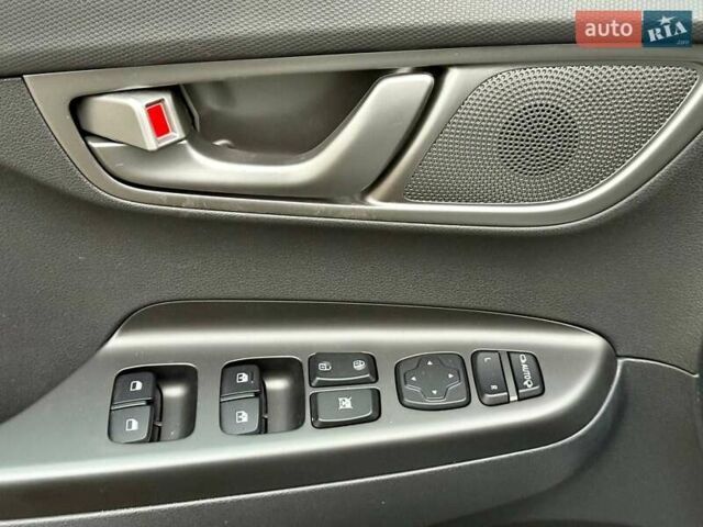 Белый Хендай Kona, объемом двигателя 0 л и пробегом 70 тыс. км за 17700 $, фото 16 на Automoto.ua