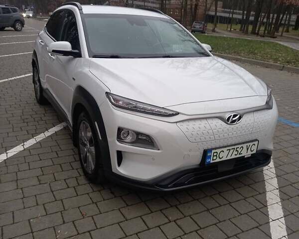 Білий Хендай Kona, об'ємом двигуна 0 л та пробігом 93 тис. км за 18950 $, фото 57 на Automoto.ua
