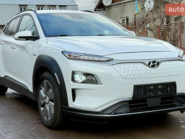 Білий Хендай Kona, об'ємом двигуна 0 л та пробігом 125 тис. км за 16999 $, фото 4 на Automoto.ua