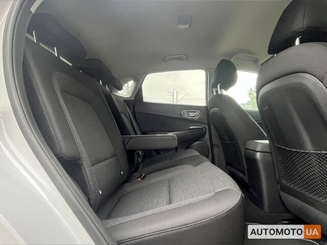 Білий Хендай Kona, об'ємом двигуна 39 л та пробігом 46 тис. км за 16999 $, фото 28 на Automoto.ua