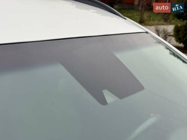 Белый Хендай Kona, объемом двигателя 0 л и пробегом 115 тыс. км за 17250 $, фото 30 на Automoto.ua