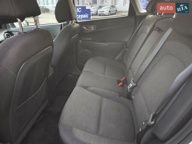 Белый Хендай Kona, объемом двигателя 0 л и пробегом 129 тыс. км за 17777 $, фото 30 на Automoto.ua