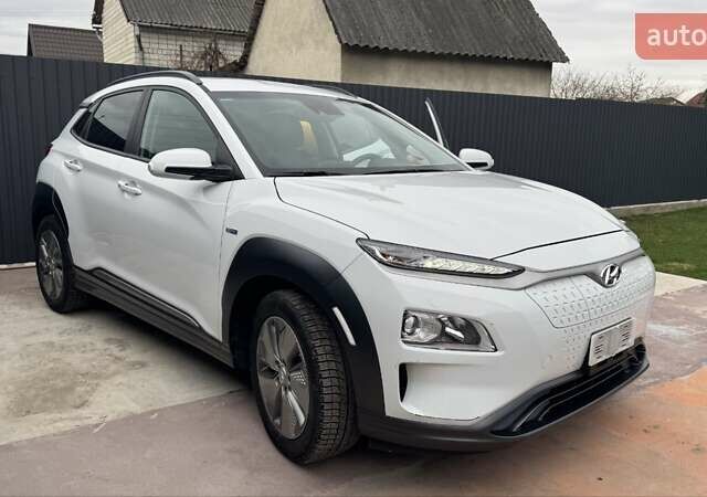 Білий Хендай Kona, об'ємом двигуна 0 л та пробігом 32 тис. км за 16500 $, фото 7 на Automoto.ua