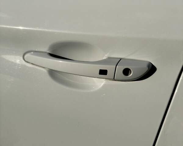 Білий Хендай Kona, об'ємом двигуна 0 л та пробігом 149 тис. км за 17000 $, фото 21 на Automoto.ua