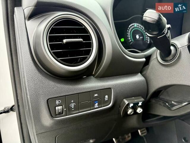 Белый Хендай Kona, объемом двигателя 0 л и пробегом 115 тыс. км за 17250 $, фото 52 на Automoto.ua