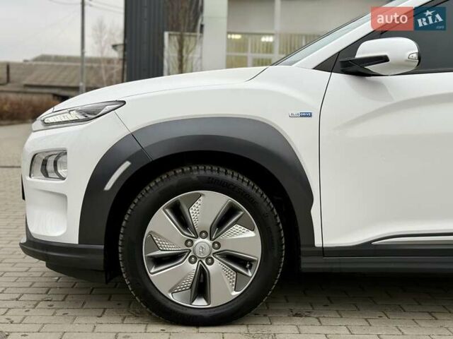 Белый Хендай Kona, объемом двигателя 0 л и пробегом 115 тыс. км за 17250 $, фото 33 на Automoto.ua