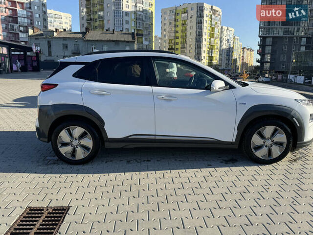 Білий Хендай Kona, об'ємом двигуна 0 л та пробігом 64 тис. км за 17500 $, фото 2 на Automoto.ua