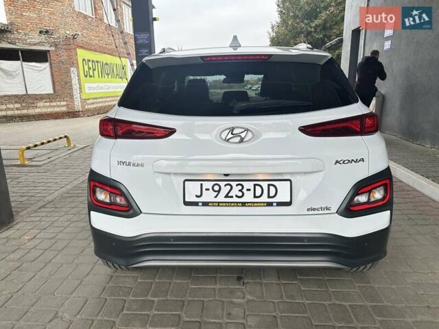Белый Хендай Kona, объемом двигателя 0 л и пробегом 74 тыс. км за 19500 $, фото 3 на Automoto.ua