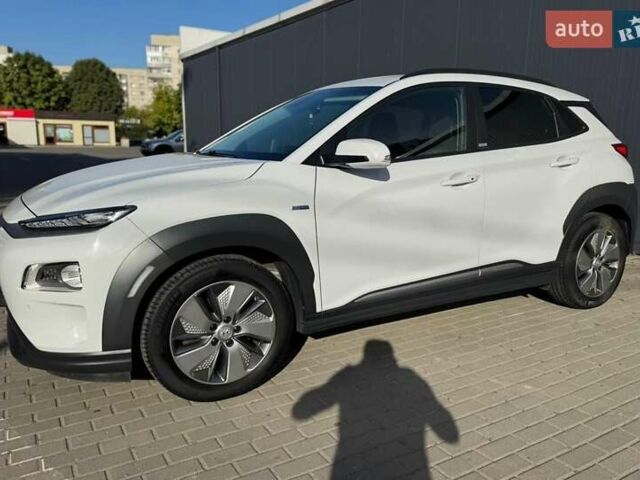 Белый Хендай Kona, объемом двигателя 0 л и пробегом 71 тыс. км за 18900 $, фото 23 на Automoto.ua