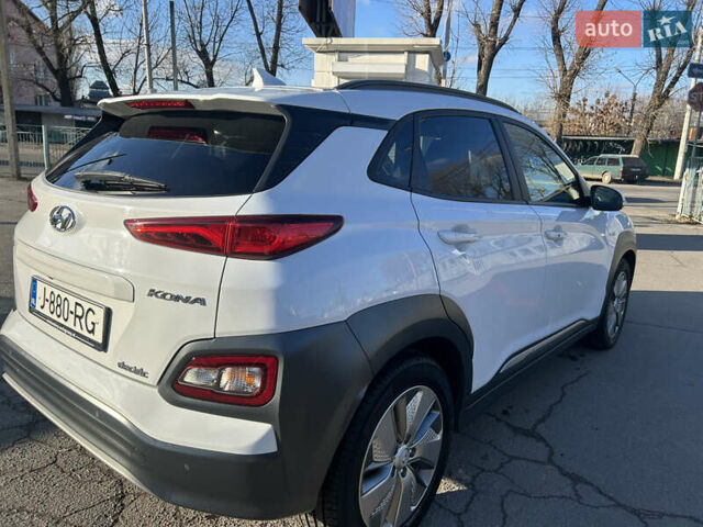 Белый Хендай Kona, объемом двигателя 0 л и пробегом 109 тыс. км за 16396 $, фото 5 на Automoto.ua