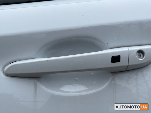 Білий Хендай Kona, об'ємом двигуна 39 л та пробігом 46 тис. км за 16999 $, фото 9 на Automoto.ua