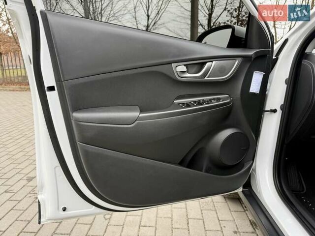 Белый Хендай Kona, объемом двигателя 0 л и пробегом 115 тыс. км за 17250 $, фото 41 на Automoto.ua