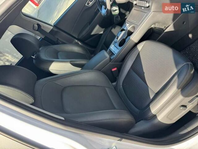 Белый Хендай Kona, объемом двигателя 0 л и пробегом 71 тыс. км за 18900 $, фото 13 на Automoto.ua