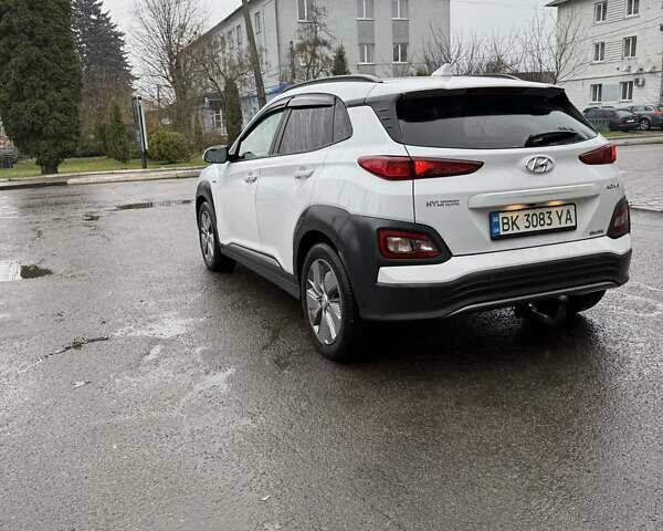 Білий Хендай Kona, об'ємом двигуна 0 л та пробігом 121 тис. км за 17500 $, фото 6 на Automoto.ua