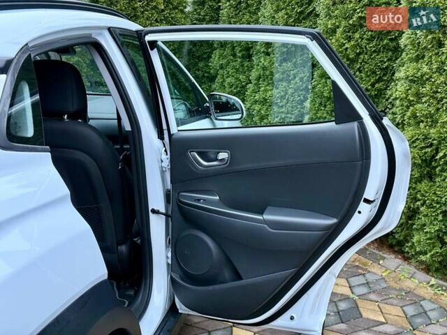 Белый Хендай Kona, объемом двигателя 0 л и пробегом 15 тыс. км за 16700 $, фото 24 на Automoto.ua