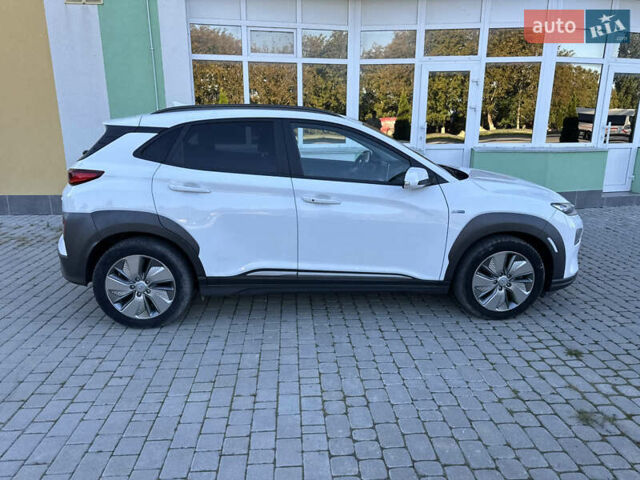 Білий Хендай Kona, об'ємом двигуна 0 л та пробігом 92 тис. км за 17200 $, фото 16 на Automoto.ua