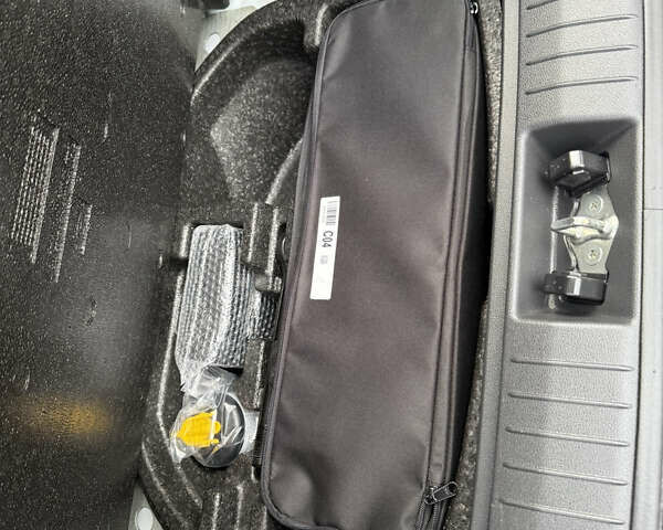 Білий Хендай Kona, об'ємом двигуна 0 л та пробігом 125 тис. км за 16999 $, фото 17 на Automoto.ua