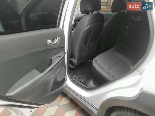 Белый Хендай Kona, объемом двигателя 0 л и пробегом 149 тыс. км за 17400 $, фото 1 на Automoto.ua