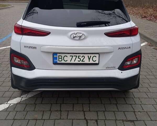Білий Хендай Kona, об'ємом двигуна 0 л та пробігом 93 тис. км за 18950 $, фото 73 на Automoto.ua