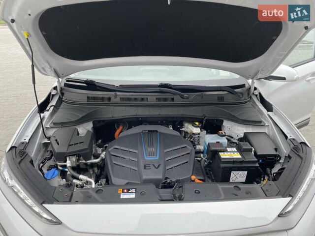 Білий Хендай Kona, об'ємом двигуна 0 л та пробігом 110 тис. км за 17300 $, фото 4 на Automoto.ua