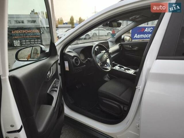 Белый Хендай Kona, объемом двигателя 0 л и пробегом 129 тыс. км за 17777 $, фото 33 на Automoto.ua